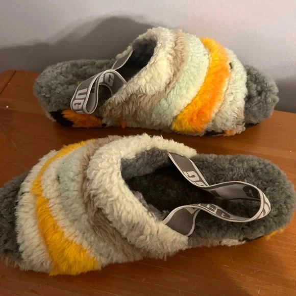 UGG Fluff Yeah Slide Cali Collage
Sheepskin Sandals Womens Sz 10
Elastic Strap - Picture 8 of 9